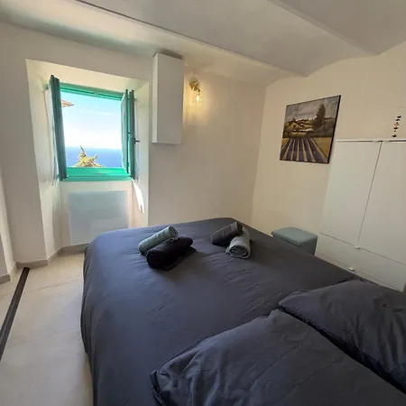 La Maison Jaune *